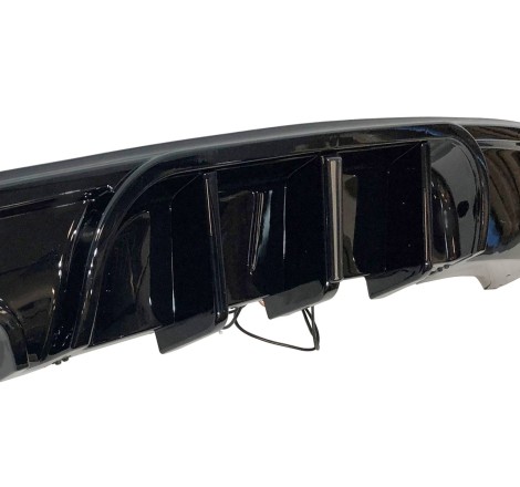 Difusor Trasero BMW E82 / E88 look M Performance Brillante Negro Luz de freno led