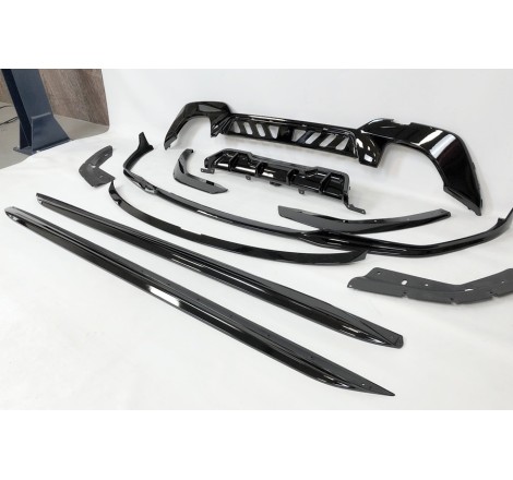 copy of Kit Estetici BMW G20 / G21 Look 340 M Performance Nero lucido